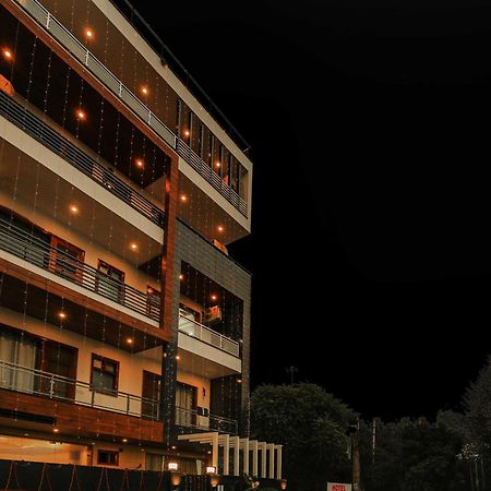 Hotel Maharaja Palace Ґурґаон Екстер'єр фото