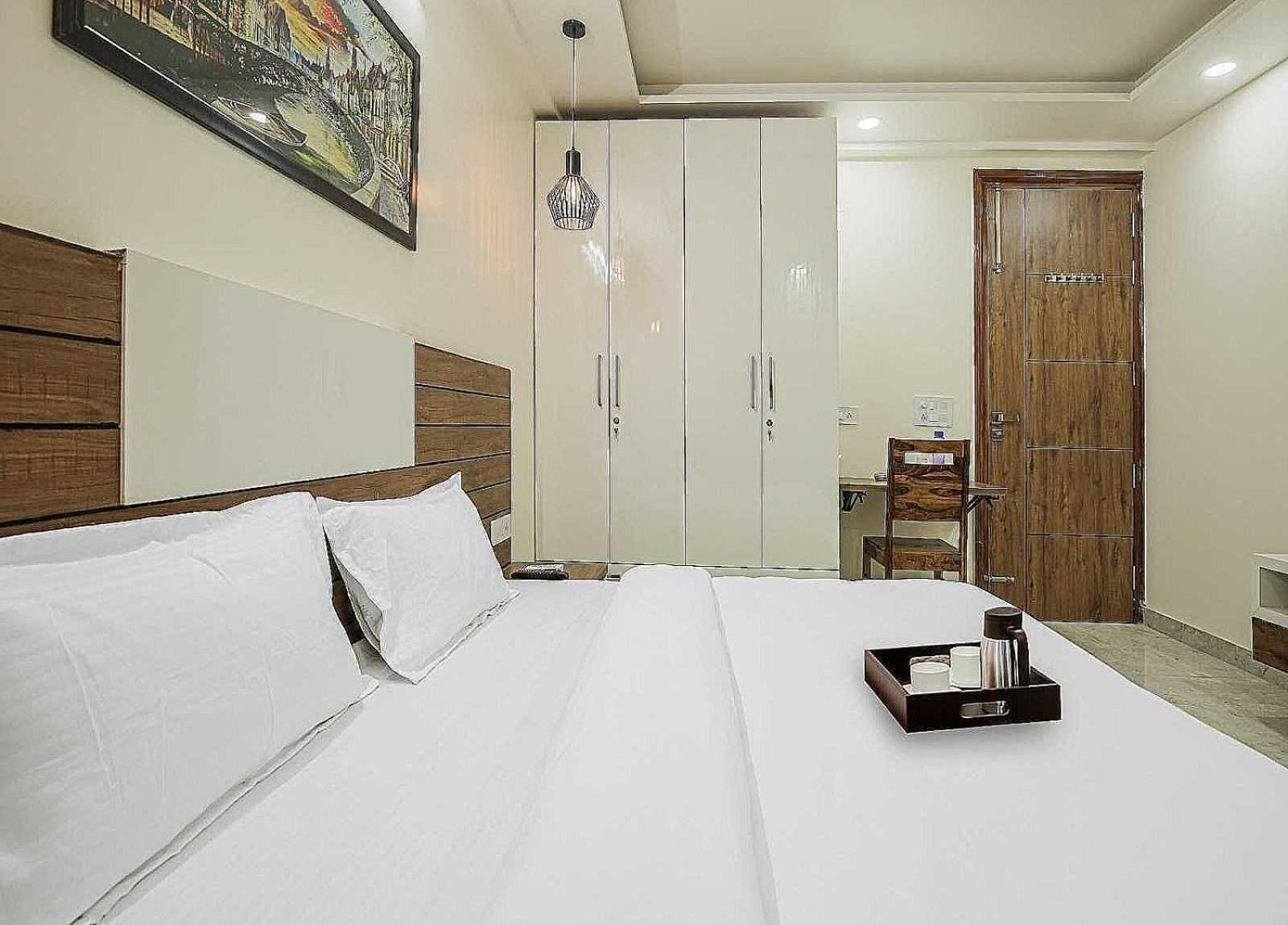 Hotel Maharaja Palace Ґурґаон Екстер'єр фото