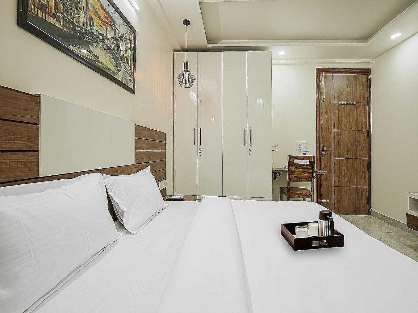 Hotel Maharaja Palace Ґурґаон Екстер'єр фото