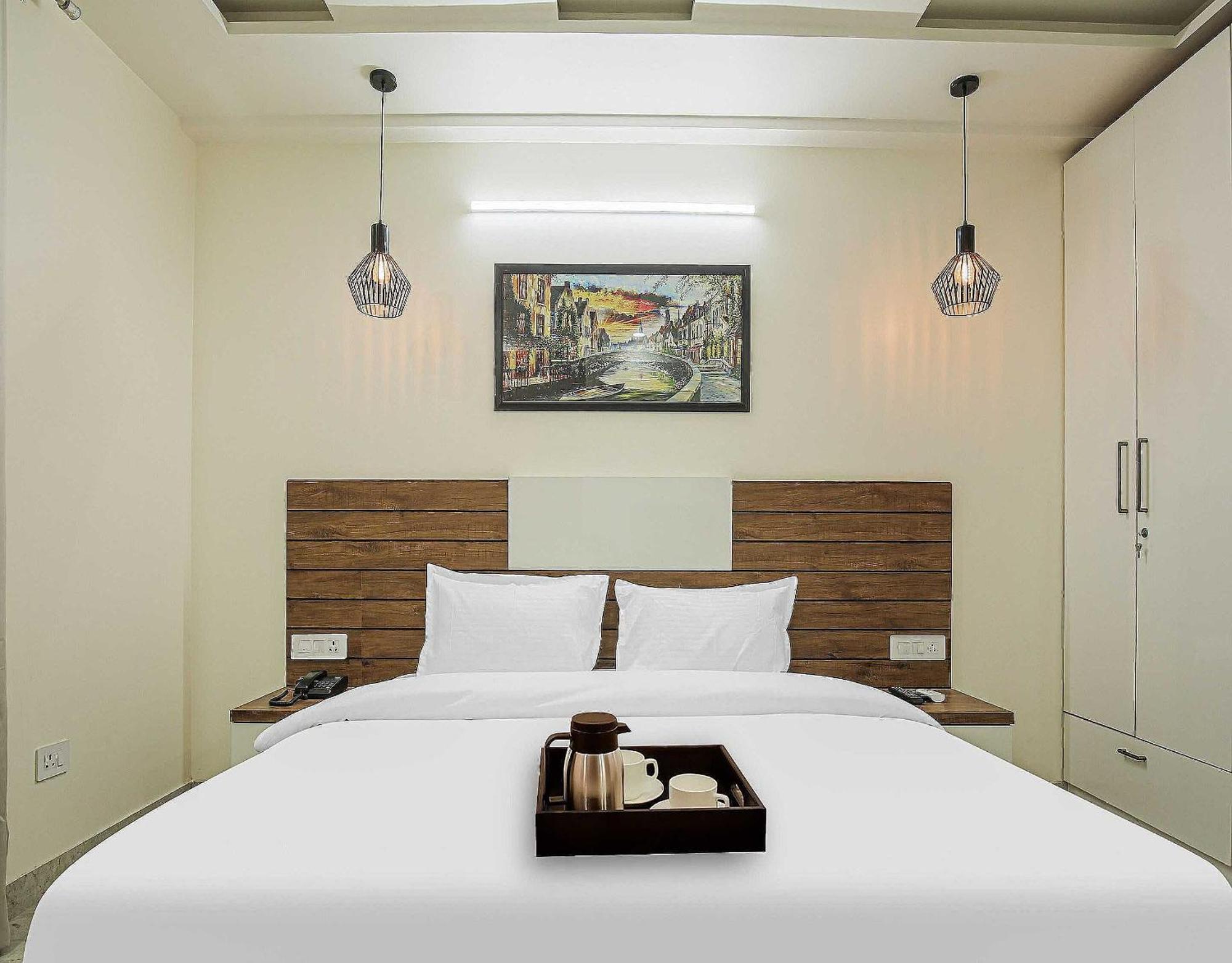 Hotel Maharaja Palace Ґурґаон Екстер'єр фото