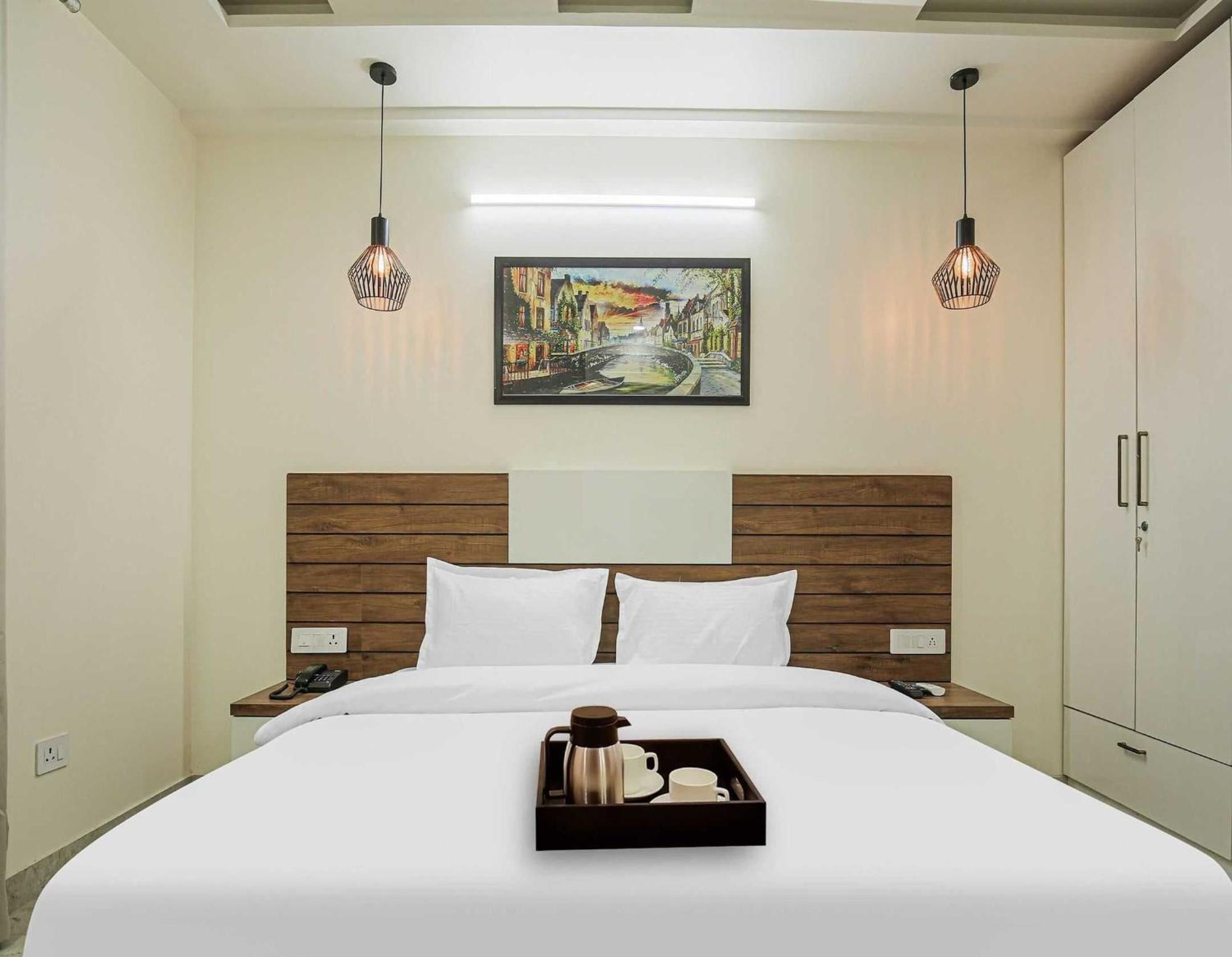 Hotel Maharaja Palace Ґурґаон Екстер'єр фото
