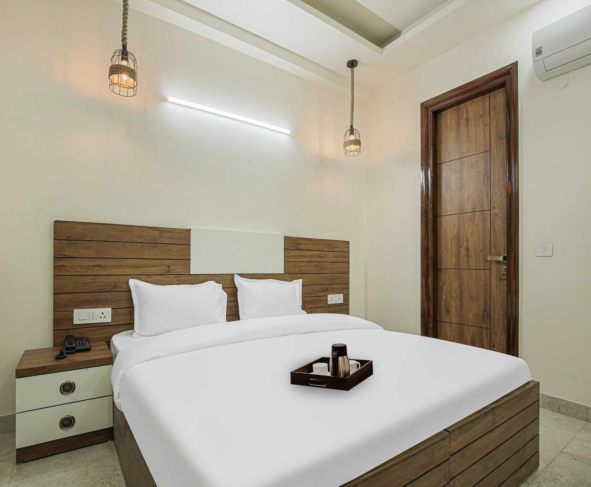 Hotel Maharaja Palace Ґурґаон Екстер'єр фото