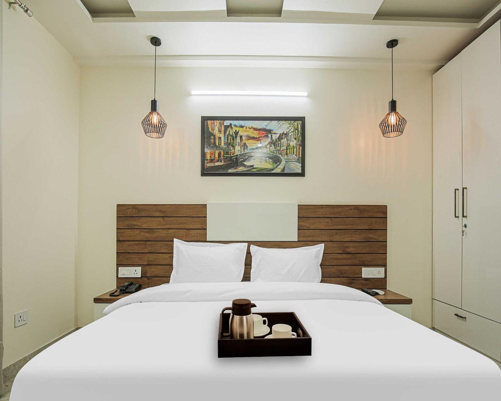 Hotel Maharaja Palace Ґурґаон Екстер'єр фото