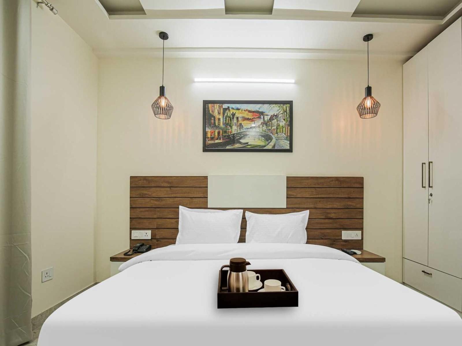 Hotel Maharaja Palace Ґурґаон Екстер'єр фото