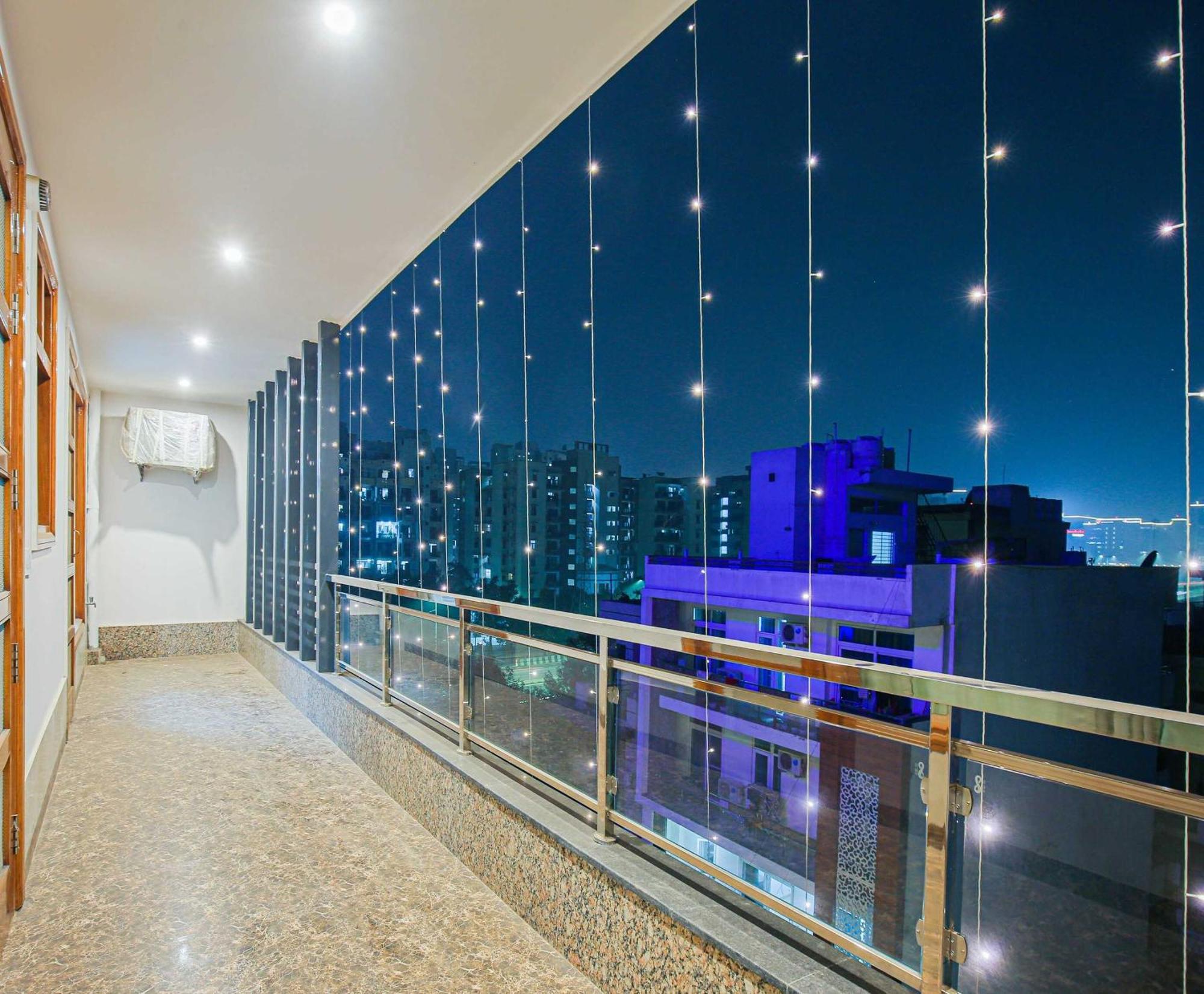 Hotel Maharaja Palace Ґурґаон Екстер'єр фото