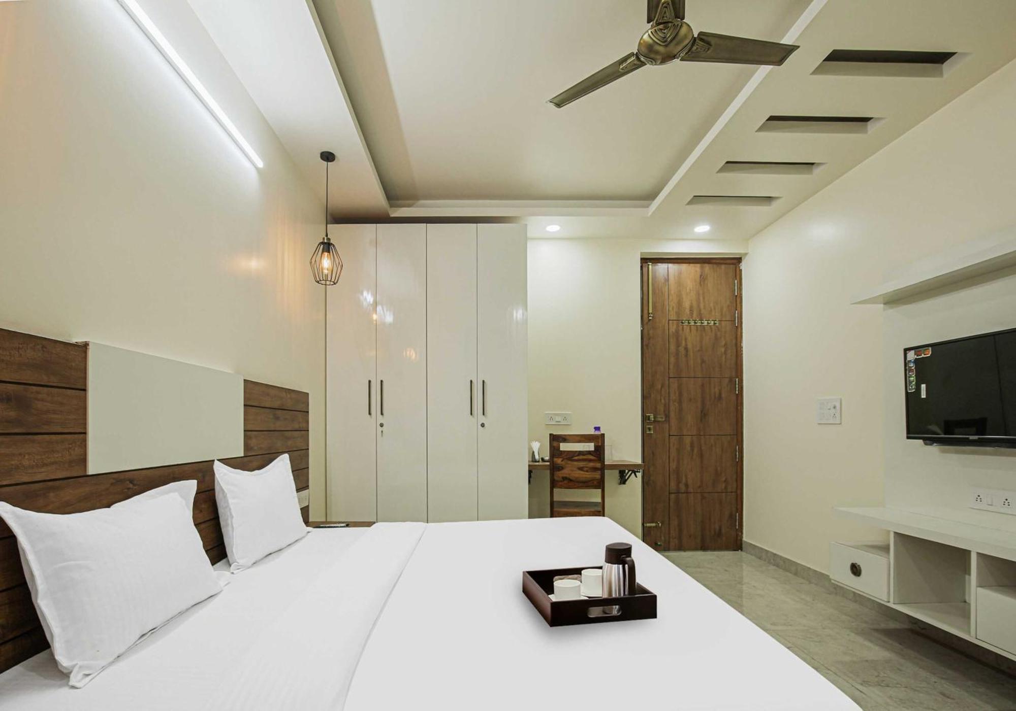 Hotel Maharaja Palace Ґурґаон Екстер'єр фото