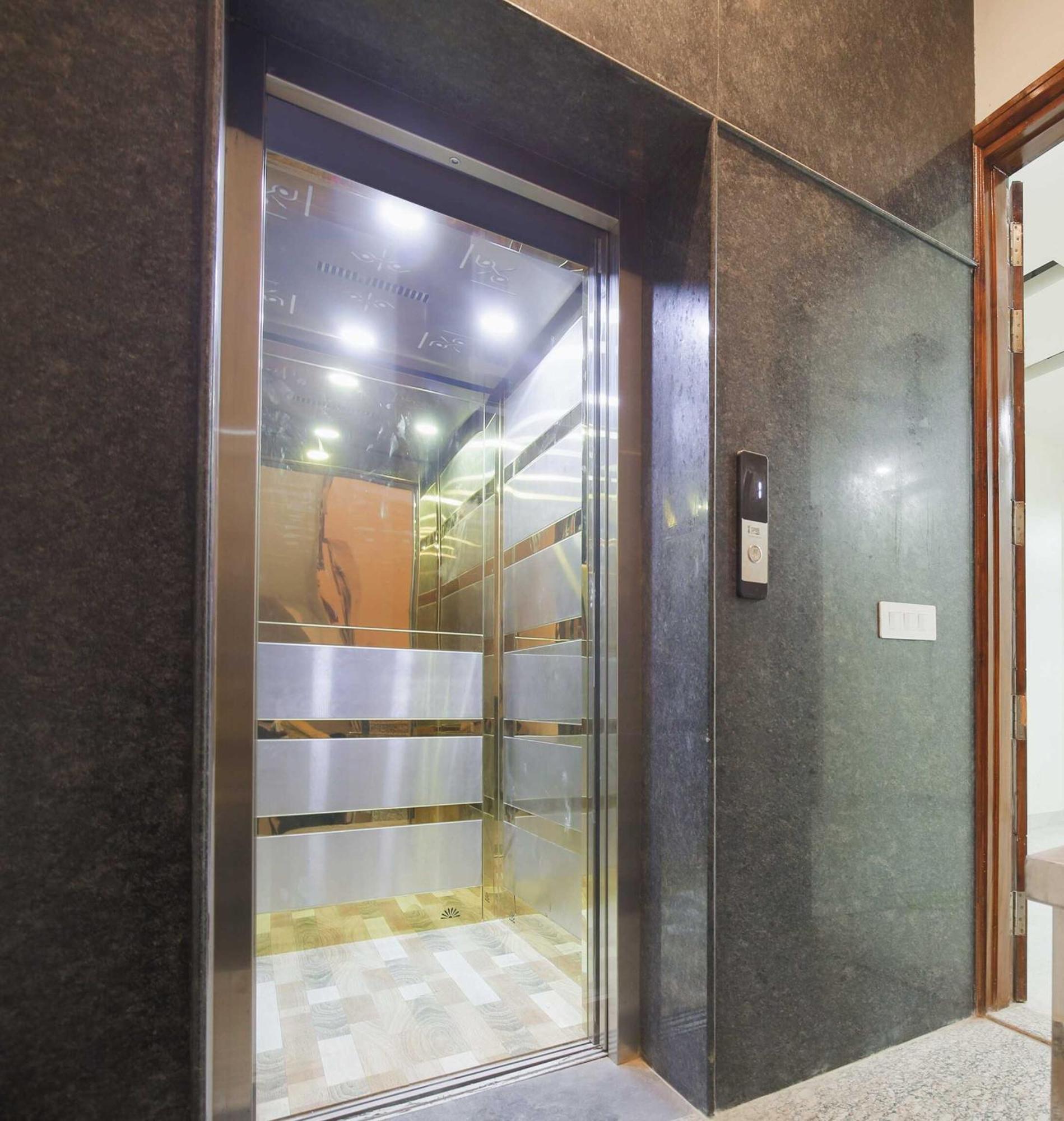 Hotel Maharaja Palace Ґурґаон Екстер'єр фото